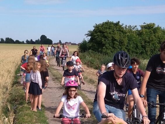 Arrivée à Villers au tertre des enfants en vélo venant de Fressain